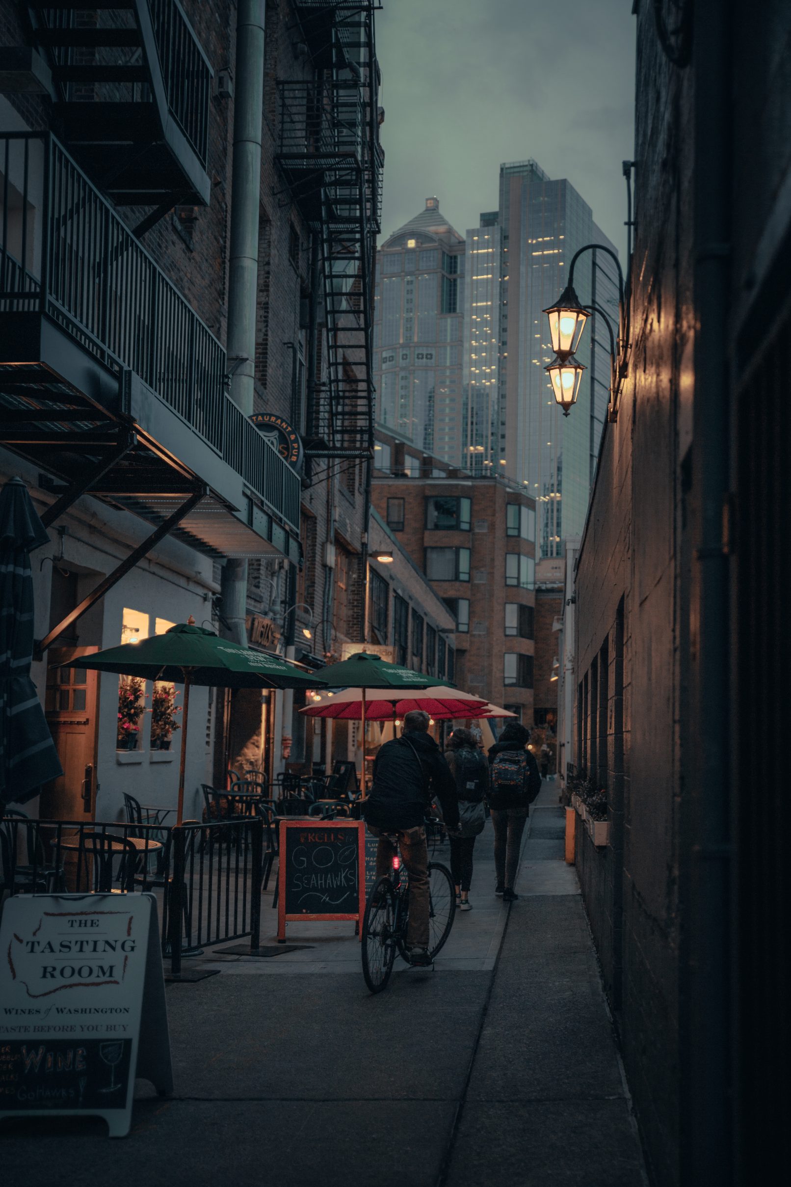 Small Alley in Seattle, Washington | Erick Ramirez Photography