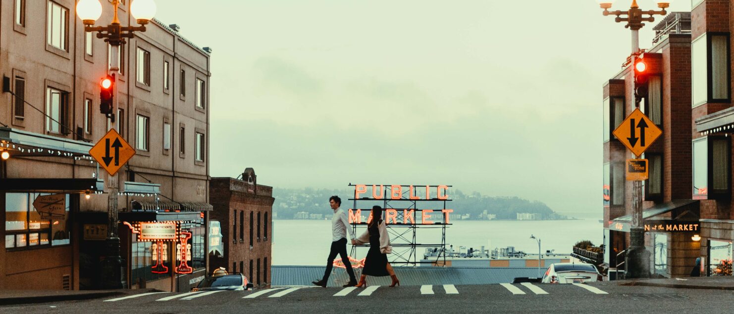 pike place market seattle couple photoshoot